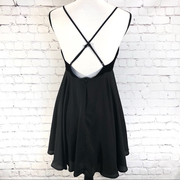 Nasty Gal Mini Dress Velvet Bodice Deep V-Neck Open Back Size M Medium - Picture 5 of 9